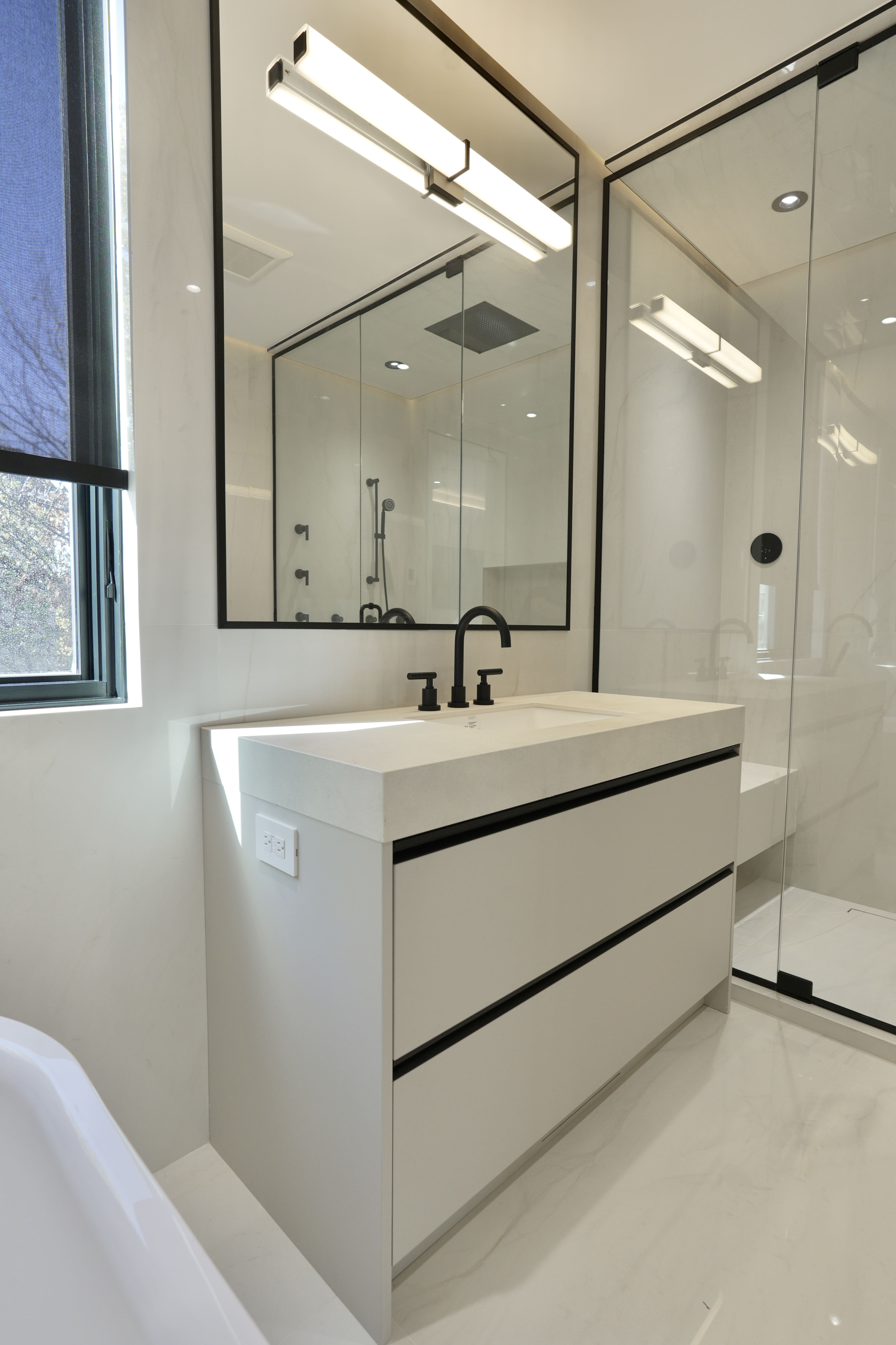 Mobirise WROYAL | Kitchen and Closets Inc.ebsite Builder