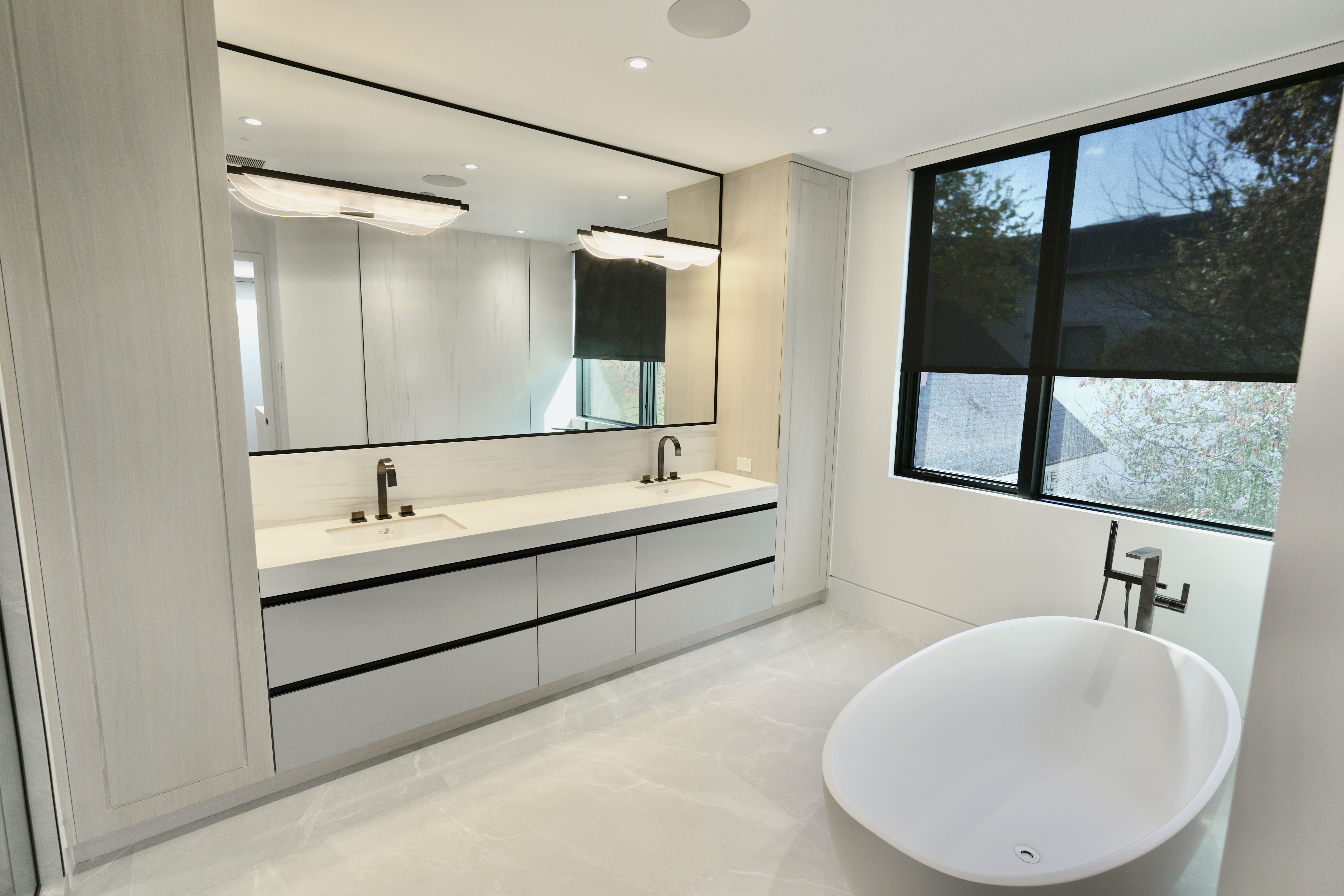 Mobirise WebsitROYAL | Kitchen and Closets Inc.e Builder