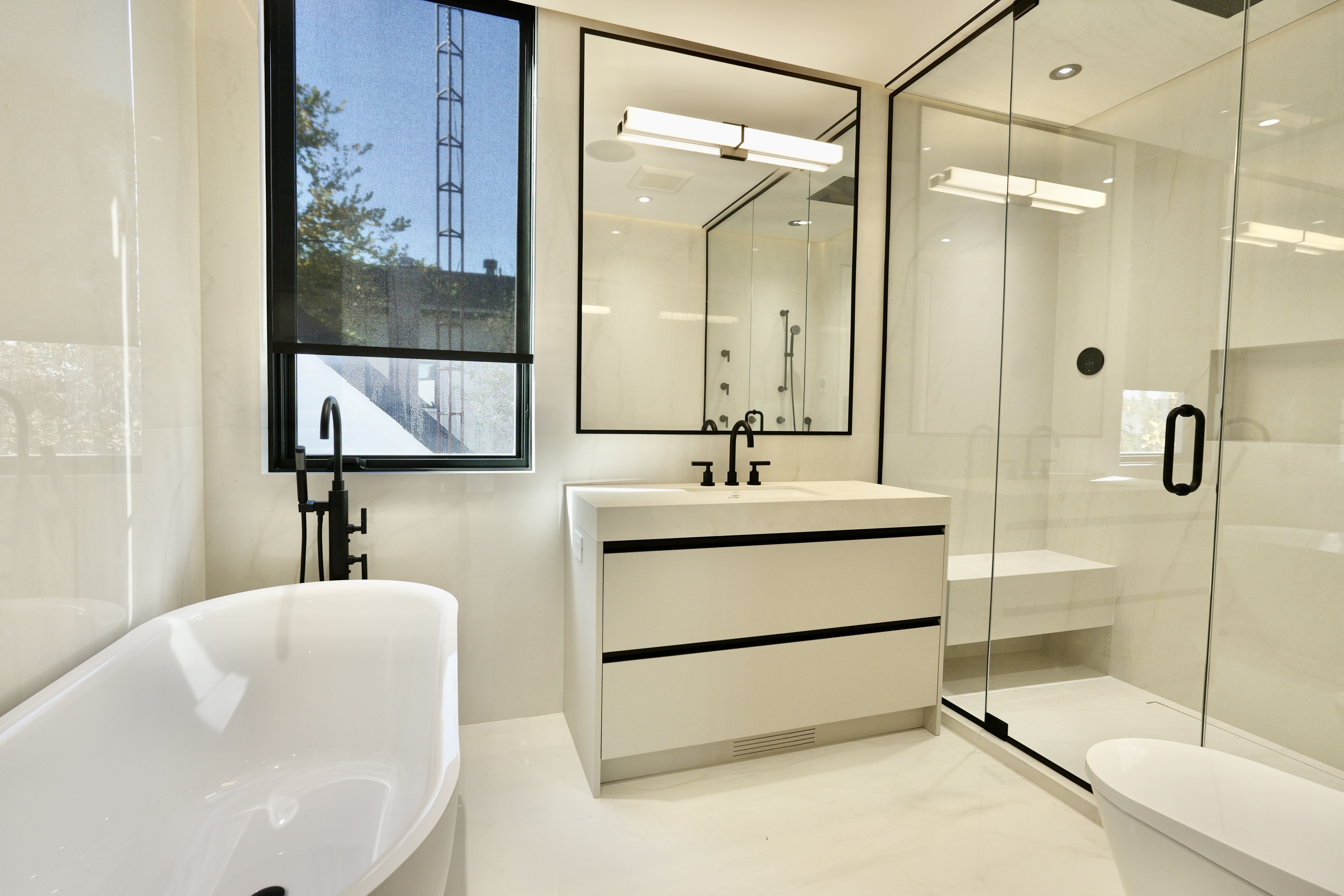 Mobirise WebsitROYAL | Kitchen and Closets Inc.e Builder