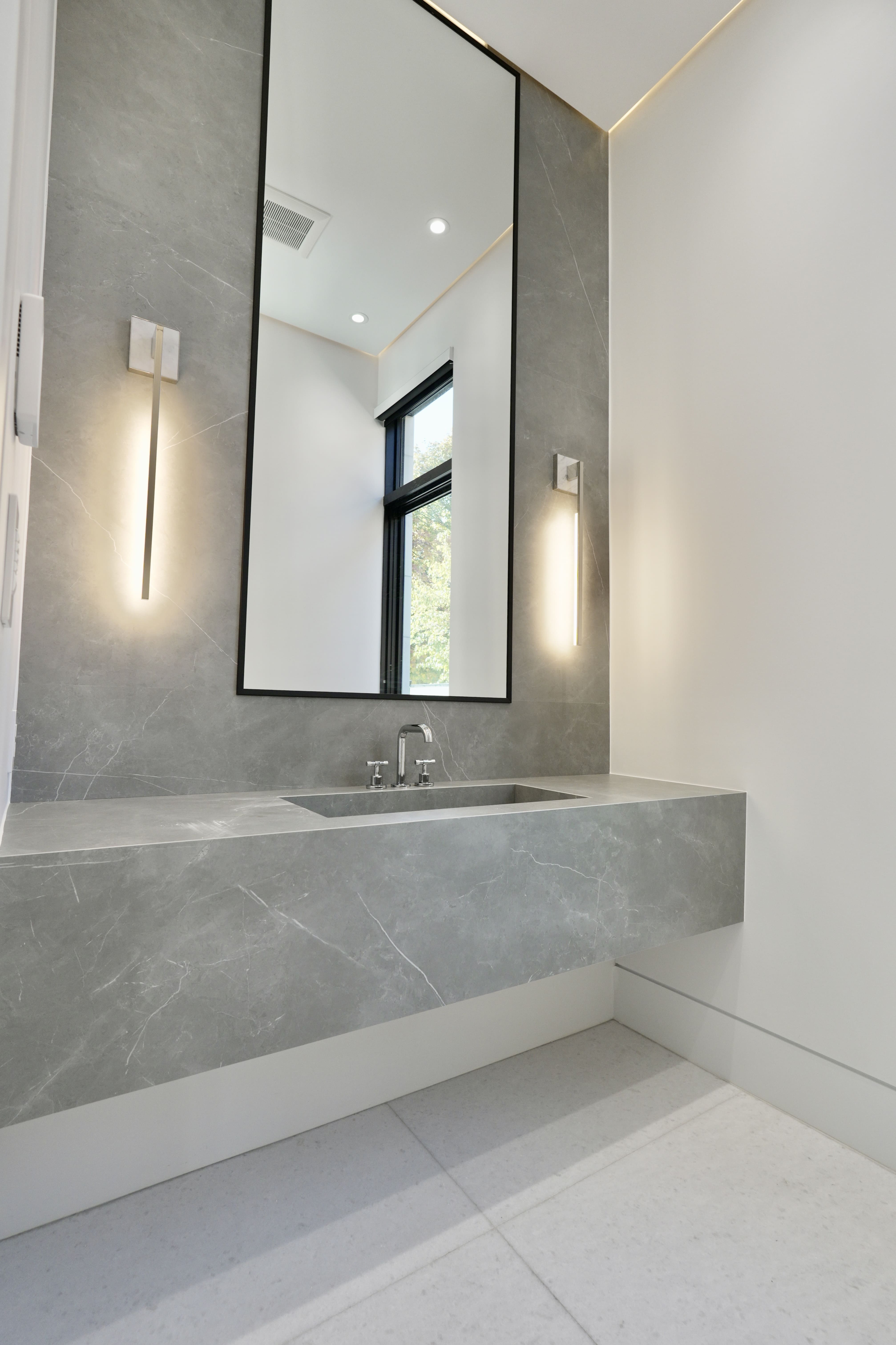 Mobirise WebsitROYAL | Kitchen and Closets Inc.e Builder