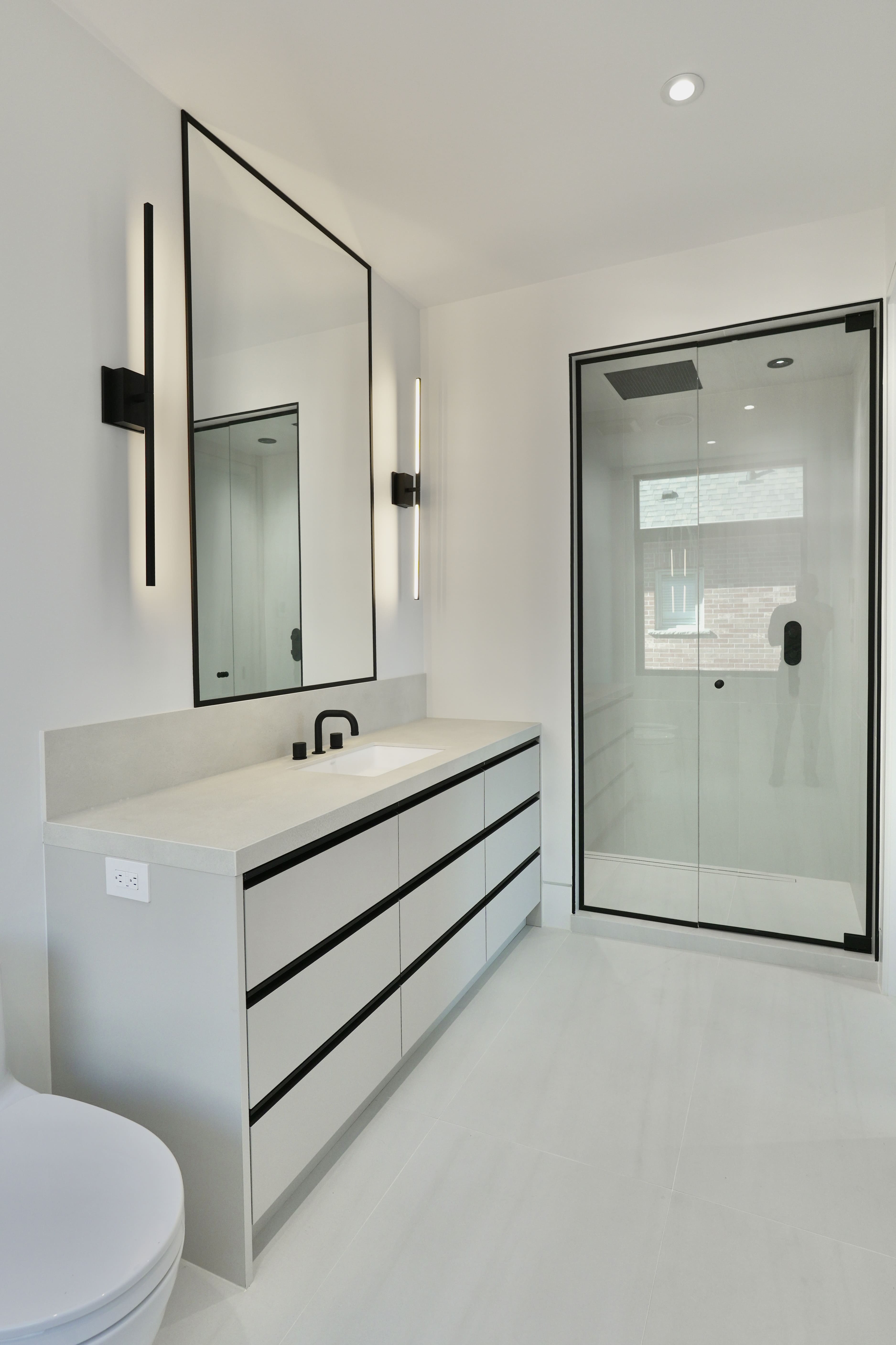 Mobirise WebsitROYAL | Kitchen and Closets Inc.e Builder